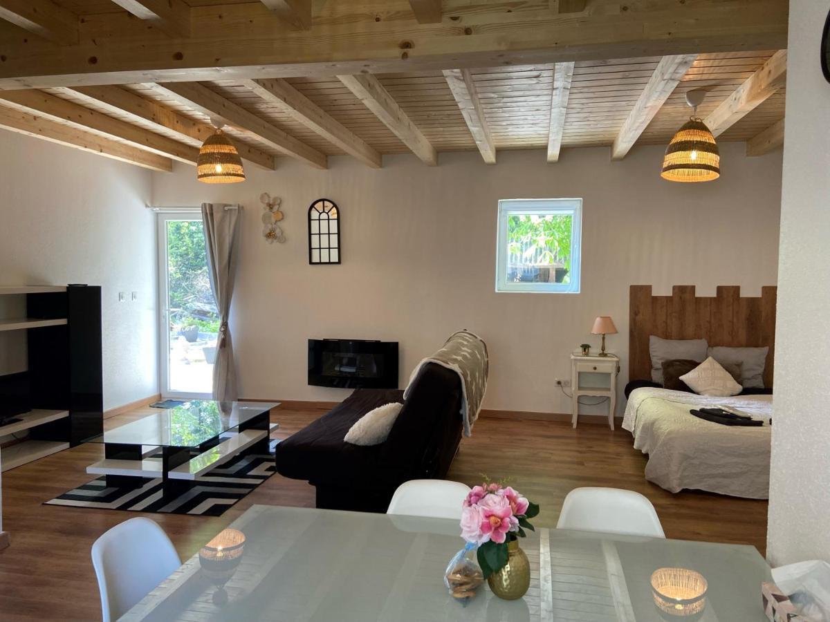 Le Noyer: Petit Chalet Cosy Proche De Mulhouse Lägenhet Riedisheim Exteriör bild